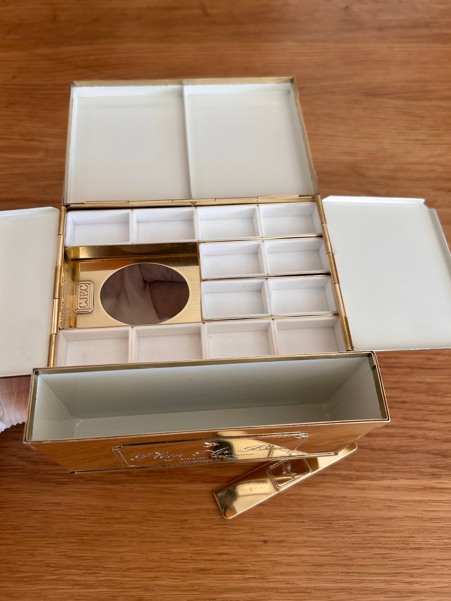 Plein air travel pain box